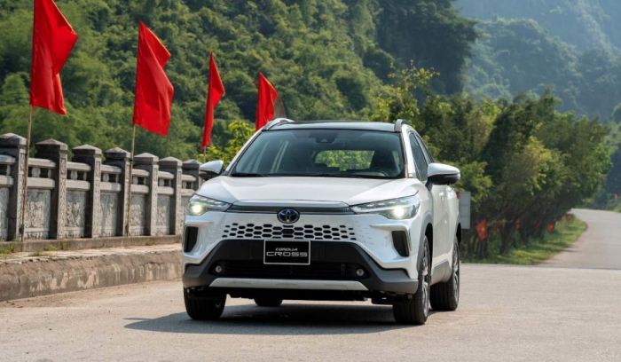 Gi&aacute; xăng dầu chiều 23/7: Dầu diesel thấp hơn đỉnh 17.100 đồng, E10 v&agrave; RON 92 cực rẻ, gi&aacute; lăn b&aacute;nh Toyota Corolla Cross ảnh 3