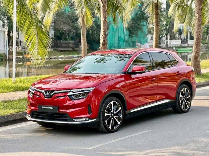 Gi&aacute; xăng dầu chiều nay 28/7: Xăng RON 92 v&agrave; E10 c&ugrave;ng giảm s&acirc;u, rẻ hơn đỉnh gần 10.000 đồng, gi&aacute; lăn b&aacute;nh VinFast VF 8 ảnh 3