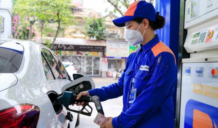 Gi&aacute; xăng dầu chiều nay 3/8: RON 92 &lsquo;s&aacute;ng cửa&rsquo; về dưới 18.000 đồng/l&iacute;t, E10 c&aacute;ch đ&aacute;y 2.800 đồng, gi&aacute; đầy b&igrave;nh &ocirc; t&ocirc; Honda ảnh 1