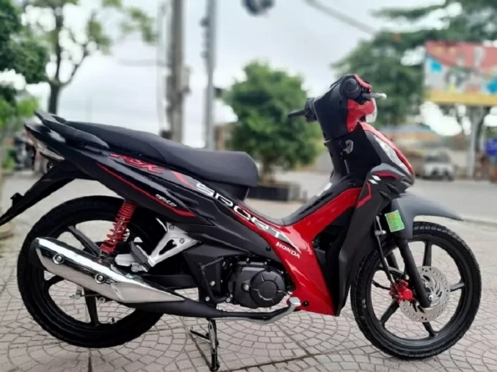 Gi&aacute; xăng dầu chiều nay 5/8: Xăng E10 &lsquo;s&aacute;ng cửa&rsquo; xuống 18.000 đồng/l&iacute;t, RON 92 c&aacute;ch đ&aacute;y 3.100 đồng, gi&aacute; đầy b&igrave;nh xe số ảnh 2