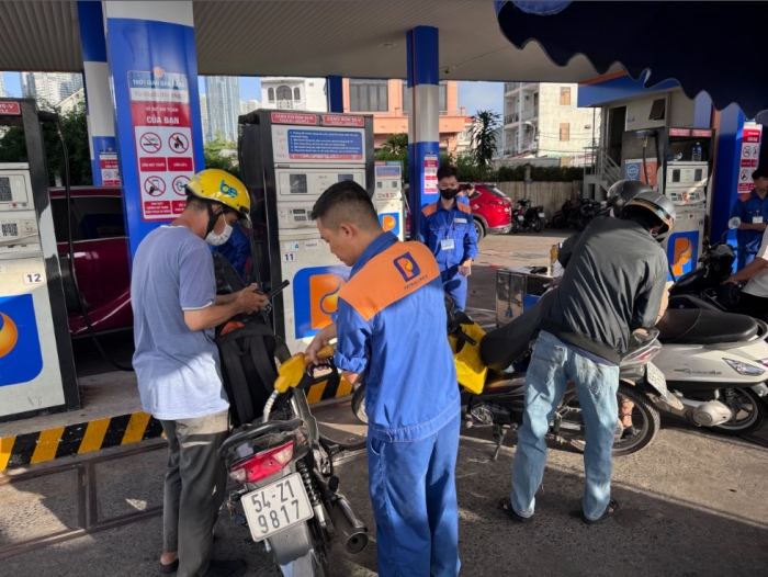 Gi&aacute; xăng dầu h&ocirc;m nay 4/8: E10 sắp giảm xuống mức rẻ kỷ lục, RON 92 chỉ c&aacute;ch đ&aacute;y 3.100 đồng, bảng gi&aacute; đầy b&igrave;nh &ocirc; t&ocirc; Mazda ảnh 1