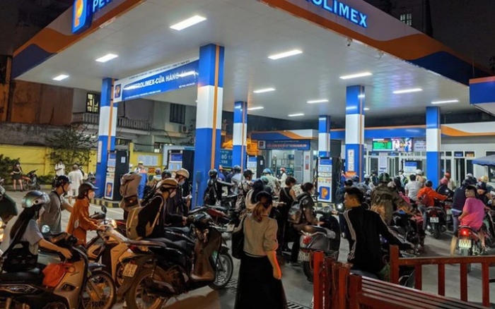 Gi&aacute; xăng dầu tối nay 5/8: Xăng E10 v&agrave; RON 92 giảm s&aacute;t đ&aacute;y, dầu diesel đang 'rẻ như b&egrave;o', bảng gi&aacute; đầy b&igrave;nh c&aacute;c mẫu xe số ảnh 1