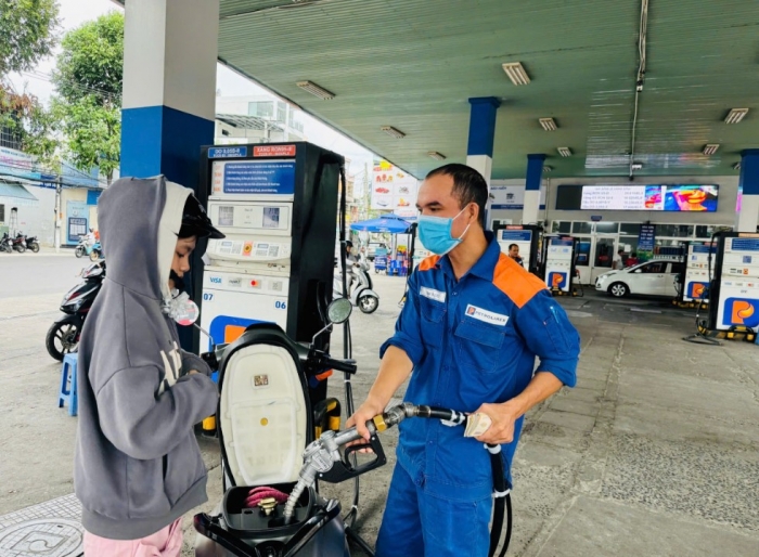 Gi&aacute; xăng dầu trưa nay 3/8: Xăng E10 v&agrave; RON 92 chỉ c&aacute;ch đ&aacute;y 3.000 đồng/l&iacute;t, dầu diesel &lsquo;rẻ b&egrave;o&rsquo;, gi&aacute; lăn b&aacute;nh Mazda CX-5 ảnh 1
