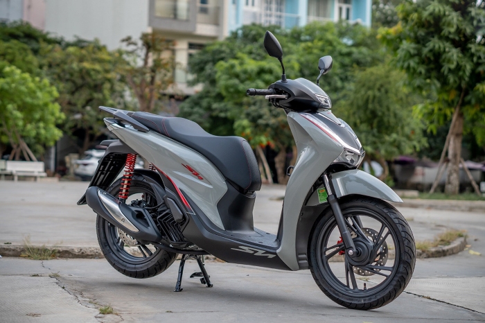 Gi&aacute; xăng dầu trưa nay 7/8: Xăng E10 giảm về c&aacute;ch đ&aacute;y 2.300 đồng, RON 92 rẻ hơn đỉnh 8.300 đồng, gi&aacute; đầy b&igrave;nh xe ga 125cc ảnh 2