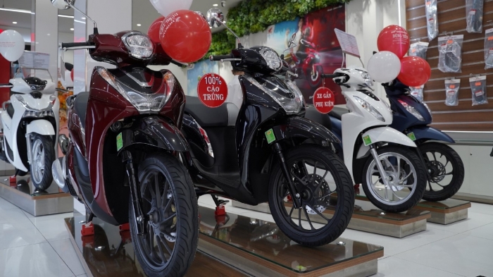 Gi&aacute; xăng dầu trưa nay 7/8: Xăng E10 giảm về c&aacute;ch đ&aacute;y 2.300 đồng, RON 92 rẻ hơn đỉnh 8.300 đồng, gi&aacute; đầy b&igrave;nh xe ga 125cc ảnh 3