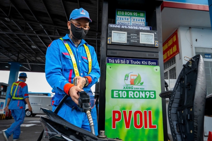 Gi&aacute; xăng dầu chiều nay 16/8: Xăng E5 RON 92 &lsquo;rơi tự do&rsquo;, E10 RON 95 đ&atilde; rất gần đ&aacute;y, bảng gi&aacute; đầy b&igrave;nh c&aacute;c mẫu &ocirc; t&ocirc; Mazda ảnh 1