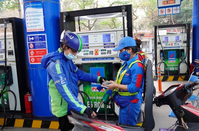 Gi&aacute; xăng dầu h&ocirc;m nay 10/8: Xăng E10 giảm s&acirc;u, chỉ c&ograve;n c&aacute;ch đ&aacute;y hơn 2.000 đồng, RON 92 &lsquo;rẻ b&egrave;o&rsquo;, gi&aacute; đầy b&igrave;nh &ocirc; t&ocirc; Honda ảnh 1