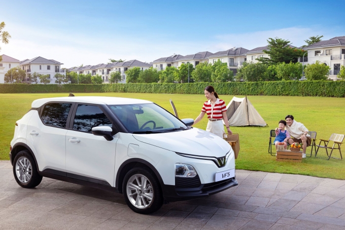 Gi&aacute; xăng dầu h&ocirc;m nay 12/8: Dầu diesel rẻ hơn đỉnh 17.236 đồng, RON 92 v&agrave; E10 &lsquo;b&aacute;n như cho&rsquo;, gi&aacute; lăn b&aacute;nh VinFast VF 5 ảnh 4