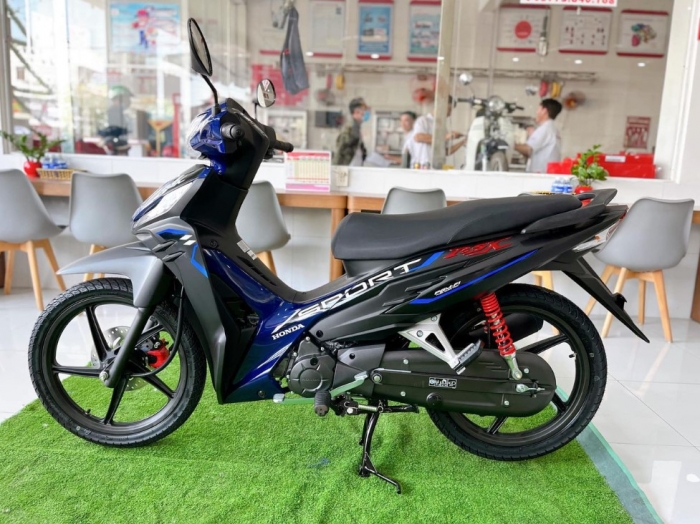 Gi&aacute; xăng dầu tối nay 11/8: Xăng RON 92 giảm s&acirc;u c&aacute;ch đ&aacute;y 2.537 đồng, E10 rẻ hơn đỉnh 9.096 đồng, bảng gi&aacute; đầy b&igrave;nh xe số ảnh 2