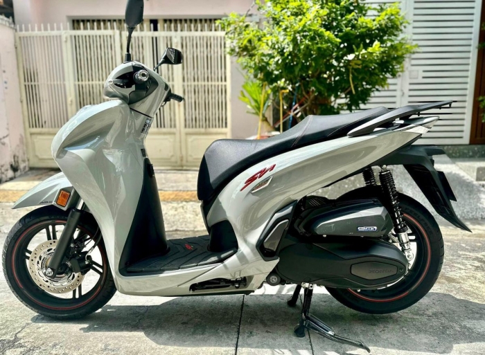 Gi&aacute; xăng dầu tối nay 12/8: Xăng E10 sắp tụt &lsquo;thủng đ&aacute;y&rsquo;, RON 92 rẻ hơn đỉnh gần 8.500 đồng, gi&aacute; đầy b&igrave;nh xe ga 150-160cc ảnh 2