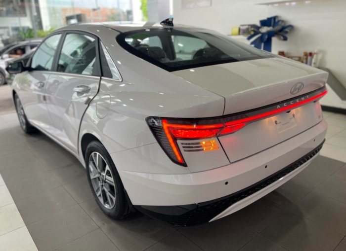 Gi&aacute; xăng dầu trưa 11/8: Dầu diesel s&aacute;t đ&aacute;y, xăng RON 92 v&agrave; E10 rẻ hơn đỉnh 8.300-9.000 đồng, gi&aacute; lăn b&aacute;nh Hyundai Accent ảnh 4