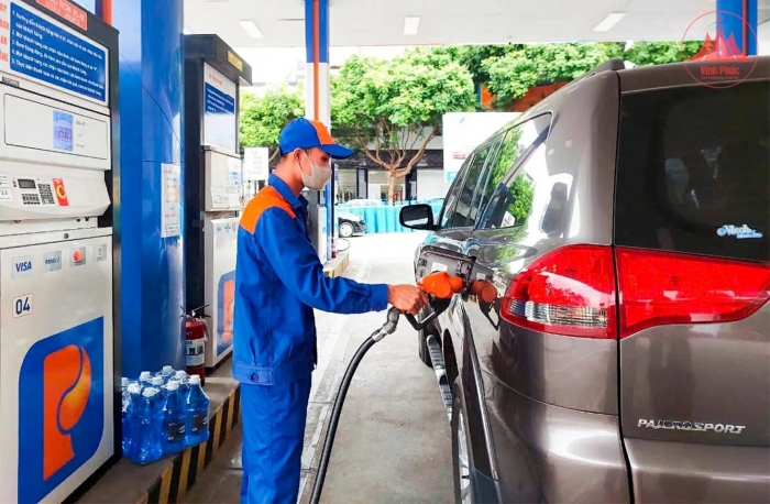 Gi&aacute; xăng dầu trưa 16/8: Dầu diesel li&ecirc;n tục hạ, E10 v&agrave; RON 92 rẻ hơn đỉnh 9.000 đồng, gi&aacute; lăn b&aacute;nh Toyota Corolla Cross ảnh 1