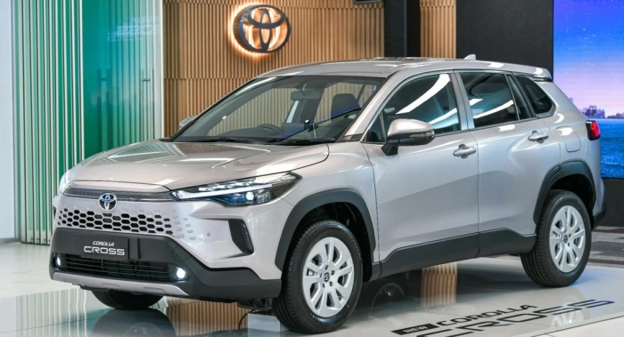 Gi&aacute; xăng dầu trưa 16/8: Dầu diesel li&ecirc;n tục hạ, E10 v&agrave; RON 92 rẻ hơn đỉnh 9.000 đồng, gi&aacute; lăn b&aacute;nh Toyota Corolla Cross ảnh 2