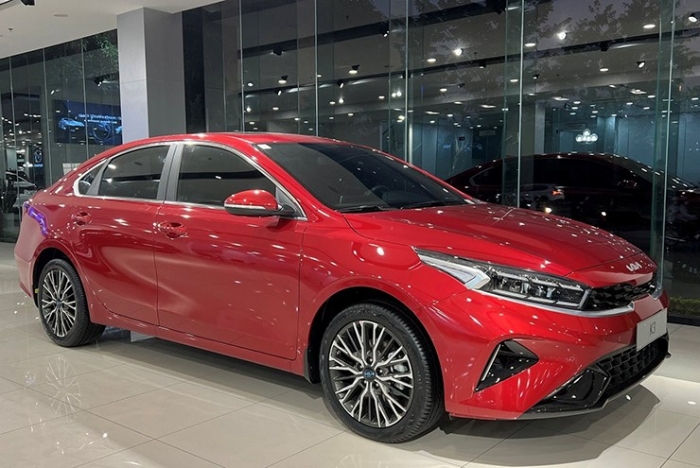 Gi&aacute; xăng dầu trưa nay 12/8: Xăng E10 chỉ c&ograve;n c&aacute;ch đ&aacute;y ch&uacute;t &iacute;t, RON 92 sắp giảm về mức rất rẻ, bảng gi&aacute; lăn b&aacute;nh Kia K3 ảnh 4