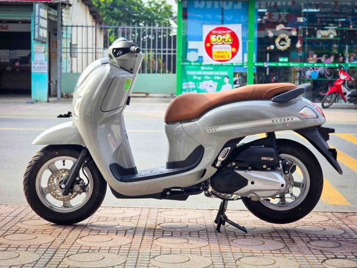 Gi&aacute; xăng dầu trưa nay 17/8: E5 RON 92 &lsquo;rẻ như rau&rsquo;, E10 RON 95 tụt 2.117 đồng nữa l&agrave; thủng đ&aacute;y, gi&aacute; đầy b&igrave;nh xe ga 110cc ảnh 3