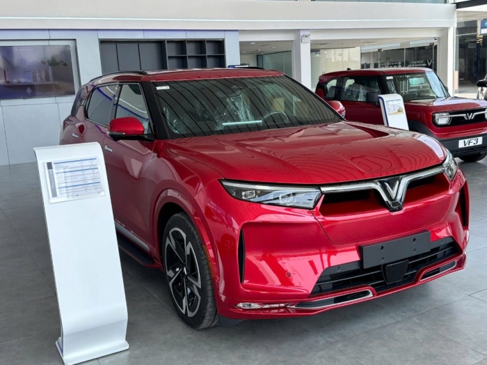 Gi&aacute; xăng dầu chiều nay 22/8: Dầu diesel rẻ hơn đỉnh 16.000 đồng, E10 v&agrave; RON 92 rất gần đ&aacute;y, gi&aacute; lăn b&aacute;nh VinFast VF 9 ảnh 3