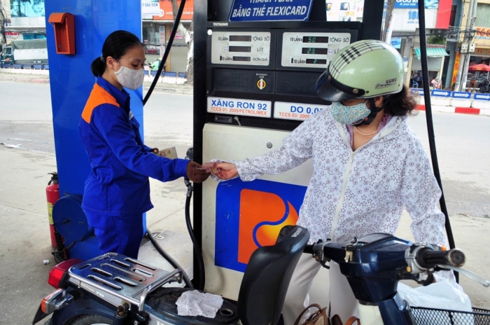 Gi&aacute; xăng dầu h&ocirc;m nay 19/8: Xăng RON 92 đ&atilde; giảm về s&aacute;t đ&aacute;y, E10 rẻ hơn đỉnh 9.300 đồng, bảng gi&aacute; đầy b&igrave;nh &ocirc; t&ocirc; Mazda ảnh 1