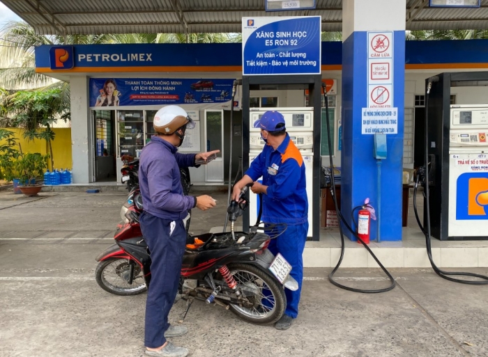 Gi&aacute; xăng dầu h&ocirc;m nay 21/8: Xăng E10 rẻ hơn đỉnh 8.750 đồng, RON 92 c&aacute;ch đ&aacute;y chỉ 2.642 đồng, gi&aacute; lăn b&aacute;nh Hyundai Accent ảnh 1