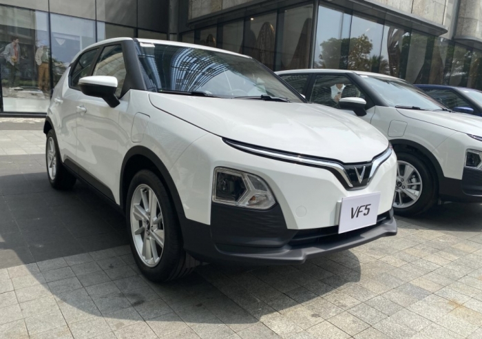 Gi&aacute; xăng dầu h&ocirc;m nay 22/8: Dầu diesel &lsquo;rẻ b&egrave;o&rsquo;, xăng RON 92 v&agrave; E10 chỉ c&aacute;ch đ&aacute;y 2.600 đồng, gi&aacute; lăn b&aacute;nh VinFast VF 5 ảnh 2