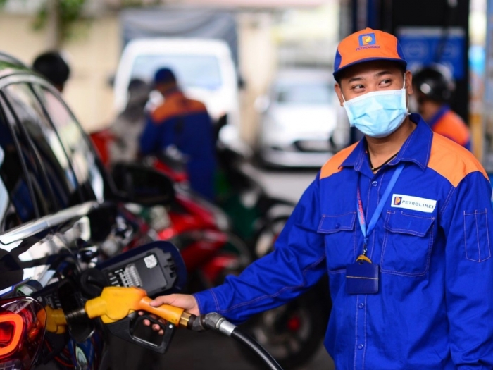 Gi&aacute; xăng dầu trưa 21/8: Dầu diesel rẻ hơn đỉnh 16.000 đồng, E10 v&agrave; RON 92 c&aacute;ch đ&aacute;y 2.600 đồng, gi&aacute; đầy b&igrave;nh &ocirc; t&ocirc; Honda ảnh 1
