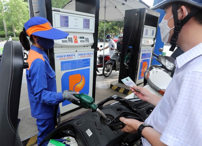 Gi&aacute; xăng dầu trưa 24/8: E5 RON 92 c&aacute;ch đ&aacute;y hơn 2.000 đồng, E10 RON 95 c&oacute; về 18.000 đồng/l&iacute;t? Gi&aacute; đầy b&igrave;nh xe ga 125cc ảnh 1