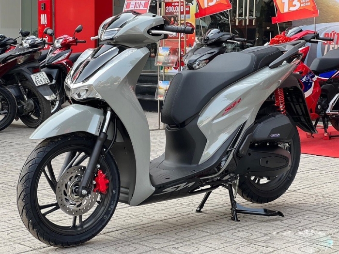 Gi&aacute; xăng dầu chiều 26/8: Xăng E10 RON 95 giảm 2.665 đồng sẽ về đ&aacute;y, E5 RON 92 đ&atilde; rất rẻ, bảng gi&aacute; đầy b&igrave;nh xe ga 125cc ảnh 2