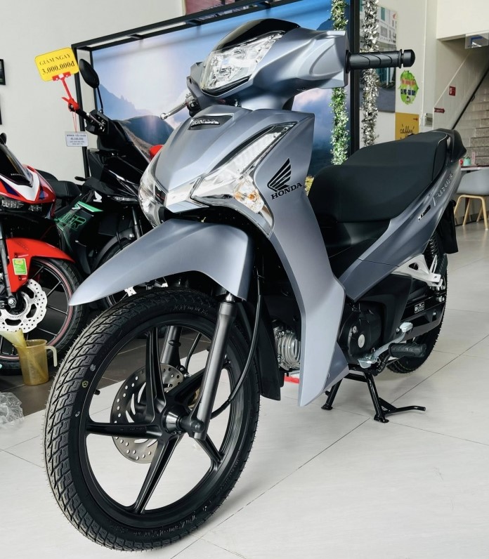 Gi&aacute; xăng dầu chiều 31/8: Xăng E10 RON 95 sắp &lsquo;thủng đ&aacute;y&rsquo;, E5 RON 92 &lsquo;s&aacute;ng cửa&rsquo; xuống 17.000 đồng/l&iacute;t, gi&aacute; đầy b&igrave;nh xe số ảnh 2