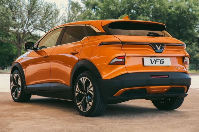 Gi&aacute; xăng dầu h&ocirc;m nay 25/8: Dầu diesel gần đ&aacute;y, E5 RON 92 v&agrave; E10 RON 95 c&oacute; về 18.000 đồng/l&iacute;t? Gi&aacute; lăn b&aacute;nh VinFast VF 6 ảnh 3