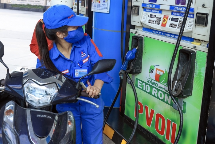 Gi&aacute; xăng dầu h&ocirc;m nay 29/8: Xăng E10 giảm về mức rất rẻ, RON 92 c&aacute;ch đ&aacute;y hơn 2.000 đồng, gi&aacute; lăn b&aacute;nh Mazda CX-5 ảnh 1
