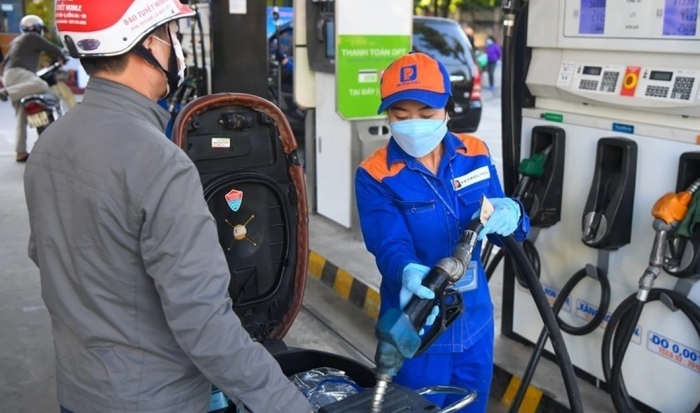Gi&aacute; xăng dầu trưa 30/8: Dầu diesel xuống gần đ&aacute;y, RON 92 v&agrave; E10 sắp về 19.000 đồng/l&iacute;t, gi&aacute; đầy b&igrave;nh xe ga 150-160cc ảnh 1