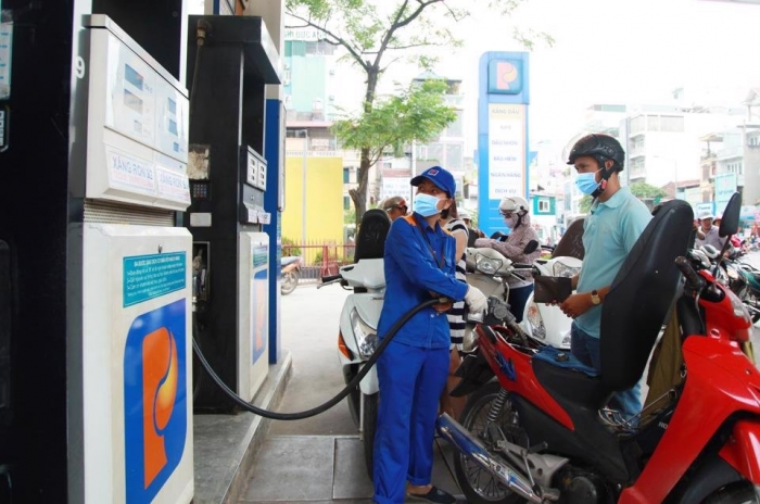 Gi&aacute; xăng dầu h&ocirc;m nay 3/9: Dầu diesel 'rẻ như cho', E10 RON 95 v&agrave; E5 RON 92 về 18.000 đồng/l&iacute;t? Gi&aacute; lăn b&aacute;nh VinFast VF 9 ảnh 1
