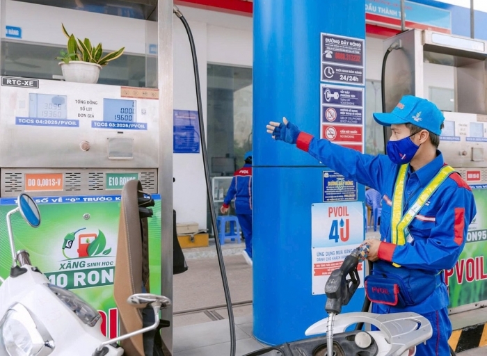 Gi&aacute; xăng dầu h&ocirc;m nay 6/9: Xăng RON 92 c&aacute;ch đ&aacute;y ch&uacute;t &iacute;t, E10 c&oacute; xuống 17.000 đồng/l&iacute;t? Gi&aacute; lăn b&aacute;nh Toyota Corolla Cross ảnh 1