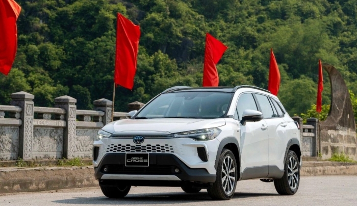 Gi&aacute; xăng dầu h&ocirc;m nay 6/9: Xăng RON 92 c&aacute;ch đ&aacute;y ch&uacute;t &iacute;t, E10 c&oacute; xuống 17.000 đồng/l&iacute;t? Gi&aacute; lăn b&aacute;nh Toyota Corolla Cross ảnh 2