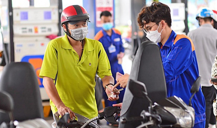 Gi&aacute; xăng dầu tối nay 2/9: Xăng RON 92 đ&atilde; rất gần 18.000 đồng/l&iacute;t, E10 chỉ c&aacute;ch đ&aacute;y 2.600 đồng, gi&aacute; đầy b&igrave;nh xe ga 110cc ảnh 1