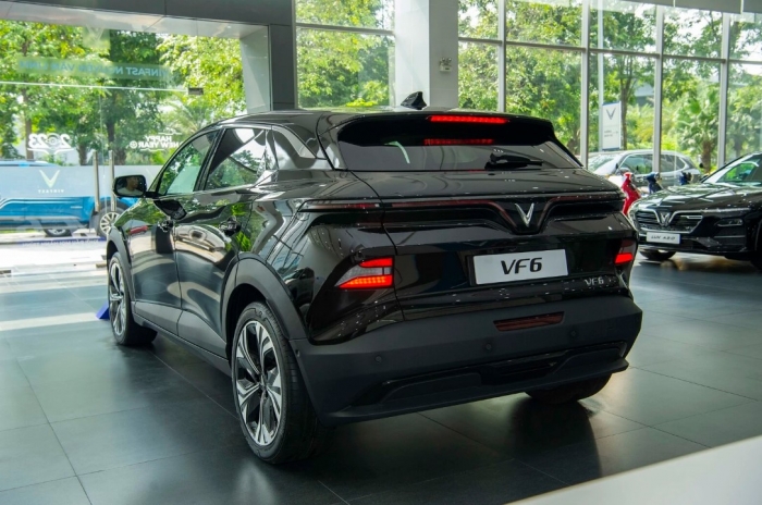 Gi&aacute; xăng dầu tối nay 4/9: Dầu diesel giảm s&aacute;t đ&aacute;y, xăng RON 92 v&agrave; E10 c&oacute; về 18.000 đồng/l&iacute;t? Gi&aacute; lăn b&aacute;nh VinFast VF 6 ảnh 6