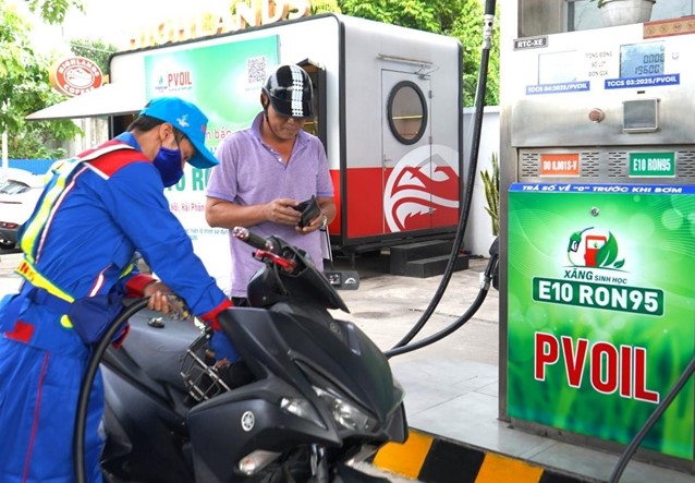 Gi&aacute; xăng dầu trưa nay 5/9: Xăng E10 RON 95 &lsquo;rẻ như b&egrave;o&rsquo;, E5 RON 92 c&oacute; xuống 18.000 đồng/l&iacute;t? Gi&aacute; đầy b&igrave;nh c&aacute;c mẫu xe số ảnh 1