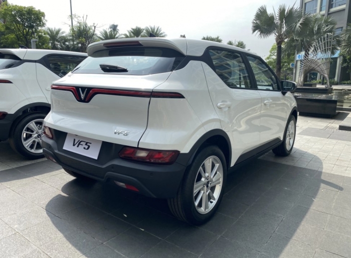 Gi&aacute; xăng dầu h&ocirc;m nay 11/9: Dầu diesel tăng cao, xăng E10 v&agrave; RON 92 c&aacute;ch đ&aacute;y hơn 4.500 đồng, gi&aacute; lăn b&aacute;nh VinFast VF 5 ảnh 5