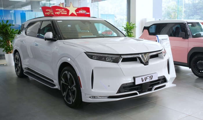 Gi&aacute; xăng dầu h&ocirc;m nay 13/9: Dầu diesel &lsquo;xa bờ&rsquo;, E10 RON 95 v&agrave; E5 RON 92 xuống 18.000 đồng/l&iacute;t? Gi&aacute; lăn b&aacute;nh VinFast VF 9 ảnh 3