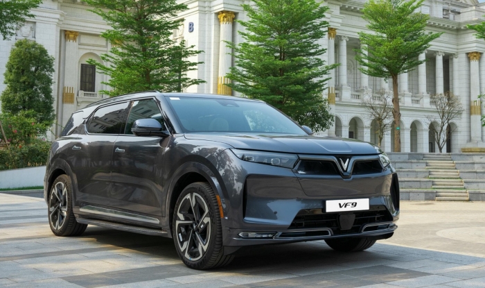 Gi&aacute; xăng dầu h&ocirc;m nay 13/9: Dầu diesel &lsquo;xa bờ&rsquo;, E10 RON 95 v&agrave; E5 RON 92 xuống 18.000 đồng/l&iacute;t? Gi&aacute; lăn b&aacute;nh VinFast VF 9 ảnh 5