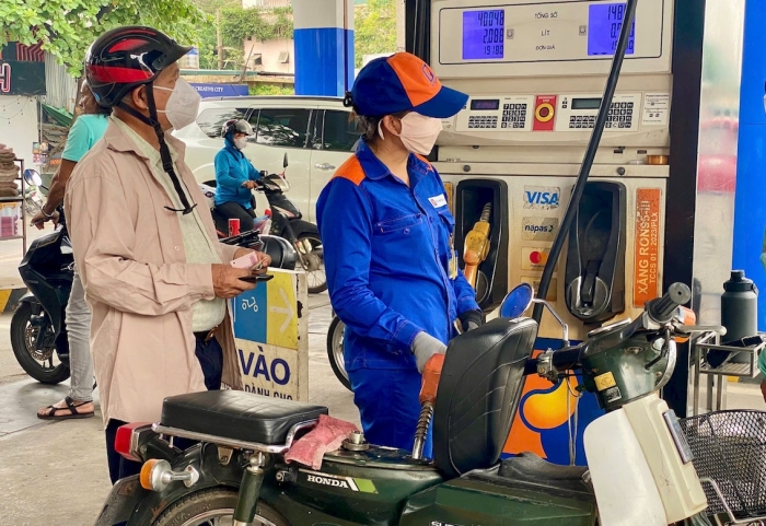 Gi&aacute; xăng dầu h&ocirc;m nay 9/9: E10 RON 95 c&ograve;n c&aacute;ch đ&aacute;y 3.267 đồng, E5 RON 92 c&oacute; về 18.000 đồng/l&iacute;t? Gi&aacute; đầy b&igrave;nh &ocirc; t&ocirc; Honda ảnh 1