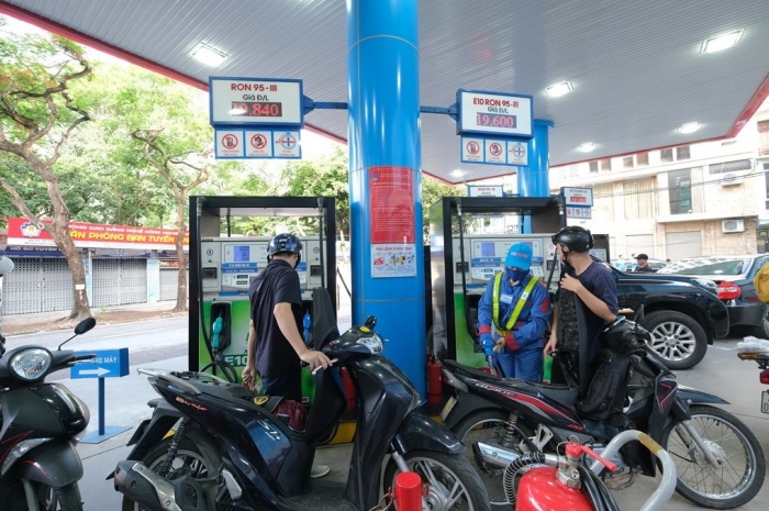 Gi&aacute; xăng dầu tối nay 13/9: E5 RON 92 c&aacute;ch đ&aacute;y hơn 4.000 đồng, E10 RON 95 xuống 18.000 đồng/l&iacute;t? Gi&aacute; đầy b&igrave;nh xe ga 125cc ảnh 1
