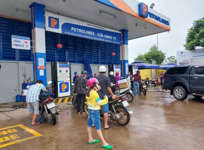 Gi&aacute; xăng dầu chiều 17/9: E10 RON 95 v&agrave; E5 RON 92 cao hiếm thấy, dầu diesel tăng 1.460 đồng, gi&aacute; đầy b&igrave;nh xe ga 150-160cc ảnh 1