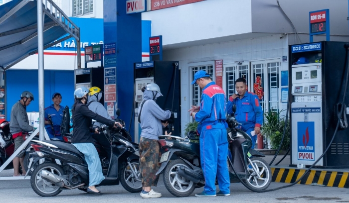Gi&aacute; xăng dầu h&ocirc;m nay 15/9: E5 RON 92 v&agrave; E10 RON 95 &lsquo;c&oacute; t&iacute;n hiệu&rsquo; xuống 18.000 đồng/l&iacute;t? Gi&aacute; đầy b&igrave;nh xe ga 150-160cc ảnh 1