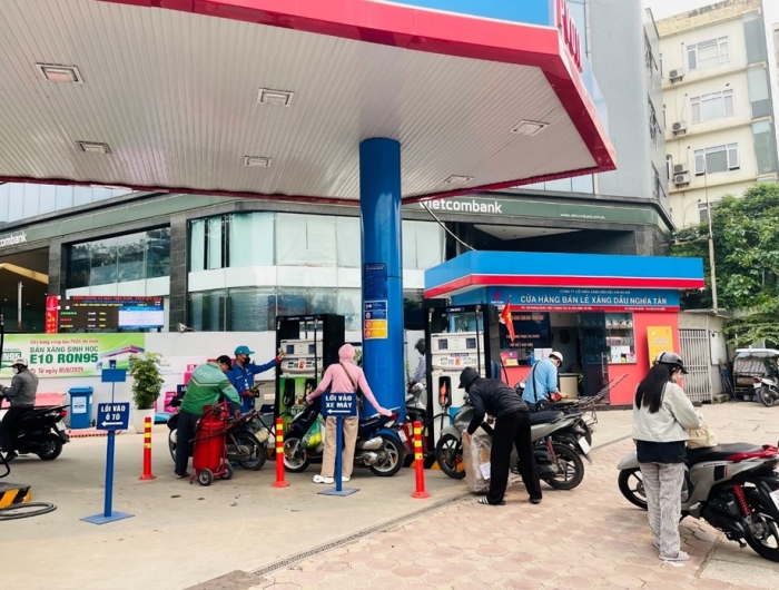Gi&aacute; xăng dầu h&ocirc;m nay 17/9: Xăng E10 RON 95 &lsquo;xa bờ&rsquo;, E5 RON 92 tăng th&ecirc;m hơn 2.000 đồng/l&iacute;t? Gi&aacute; lăn b&aacute;nh VinFast VF 3 ảnh 1