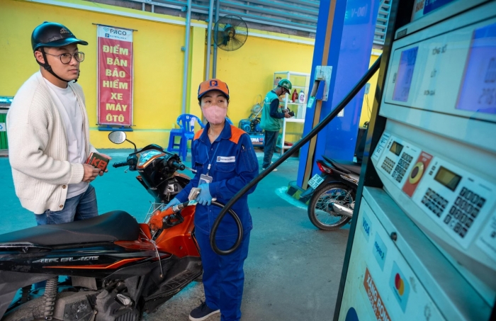 Gi&aacute; xăng dầu h&ocirc;m nay 18/9: E5 RON 92 chỉ c&aacute;ch đỉnh 4.971 đồng, E10 RON 95 kh&ocirc;ng c&ograve;n &lsquo;thấy bờ&rsquo;, gi&aacute; đầy b&igrave;nh &ocirc; t&ocirc; Honda ảnh 1