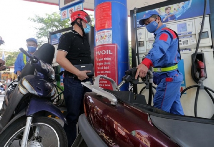 Gi&aacute; xăng dầu h&ocirc;m nay 19/9: Dầu diesel l&ecirc;n 29.945 đồng/l&iacute;t, E5 RON 92 v&agrave; E10 RON 95 &lsquo;xa bờ&rsquo;, gi&aacute; lăn b&aacute;nh VinFast VF 7 ảnh 1