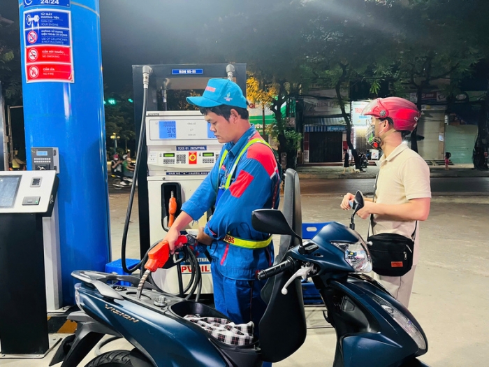 Gi&aacute; xăng dầu chiều nay 18/9: E5 RON 92 đ&atilde; gần chạm tới đỉnh, E10 RON 95 cũng ở mức cao hiếm c&oacute;, gi&aacute; đầy b&igrave;nh &ocirc; t&ocirc; Toyota ảnh 1