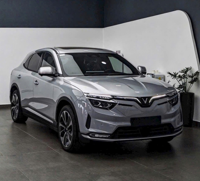 Gi&aacute; xăng dầu tối 7/9: Dầu diesel &lsquo;rẻ b&egrave;o&rsquo;, E10 v&agrave; RON 92 &lsquo;s&aacute;ng cửa&rsquo; về dưới 18.000 đồng/l&iacute;t? Gi&aacute; lăn b&aacute;nh VinFast VF 8 ảnh 5