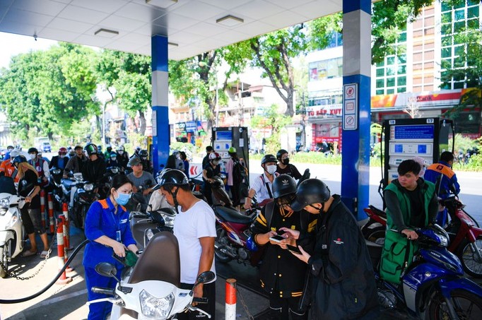 Gi&aacute; xăng dầu tối 20/9: Dầu diesel rẻ hơn đỉnh 14.835 đồng, RON 92 v&agrave; E10 đ&atilde; gần 26.000 đồng/l&iacute;t, gi&aacute; đầy b&igrave;nh &ocirc; t&ocirc; Honda ảnh 1