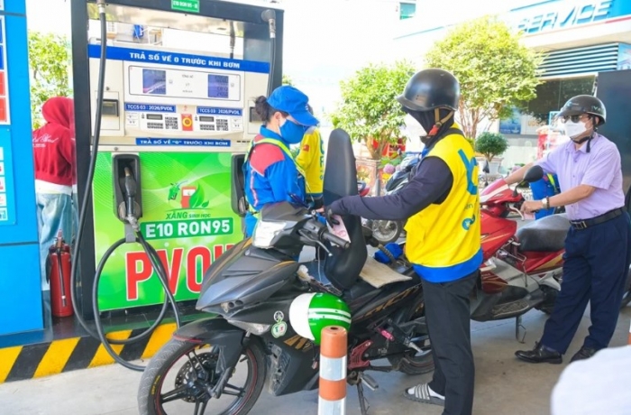 Gi&aacute; xăng dầu tối nay 15/9: E5 RON 92 v&agrave; E10 RON 95 &lsquo;bay m&agrave;u&rsquo; hơn 6.300 &ndash; 6.800 đồng từ đỉnh, gi&aacute; đầy b&igrave;nh xe ga 125cc ảnh 1